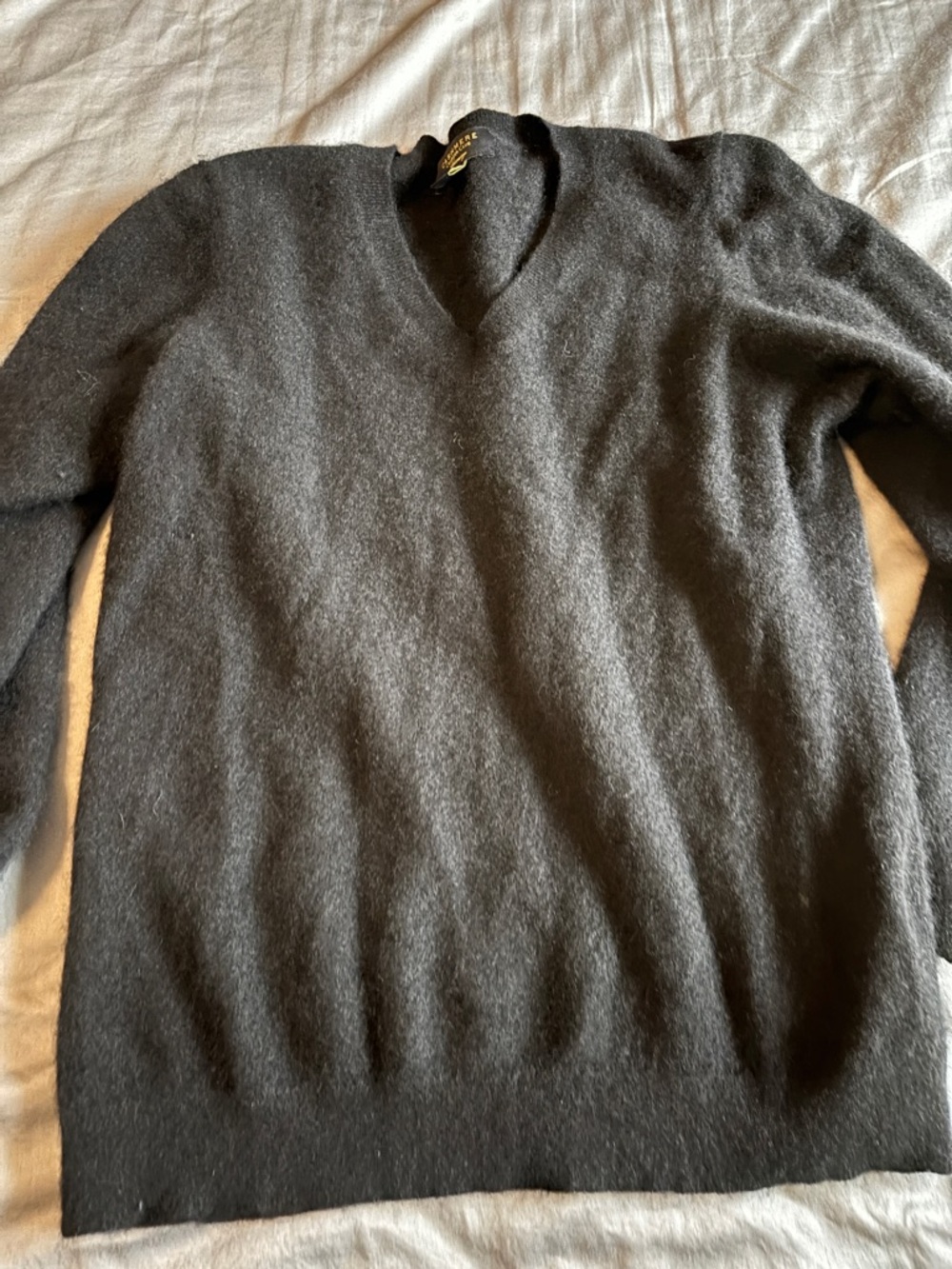 Women’s V-Neck 100% cashmere Sweater in black 2X plus size